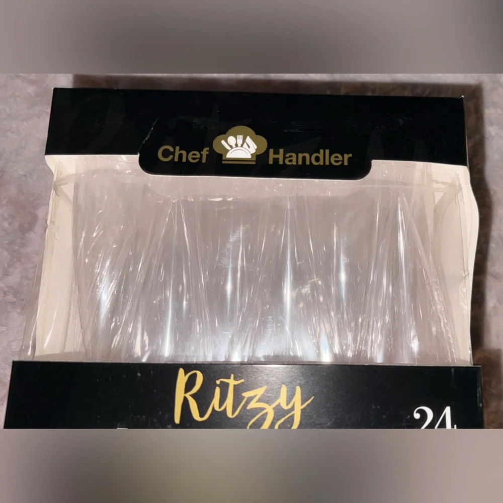 NWT’s Ritzy Clear Wine Glasses - 24 Pack
